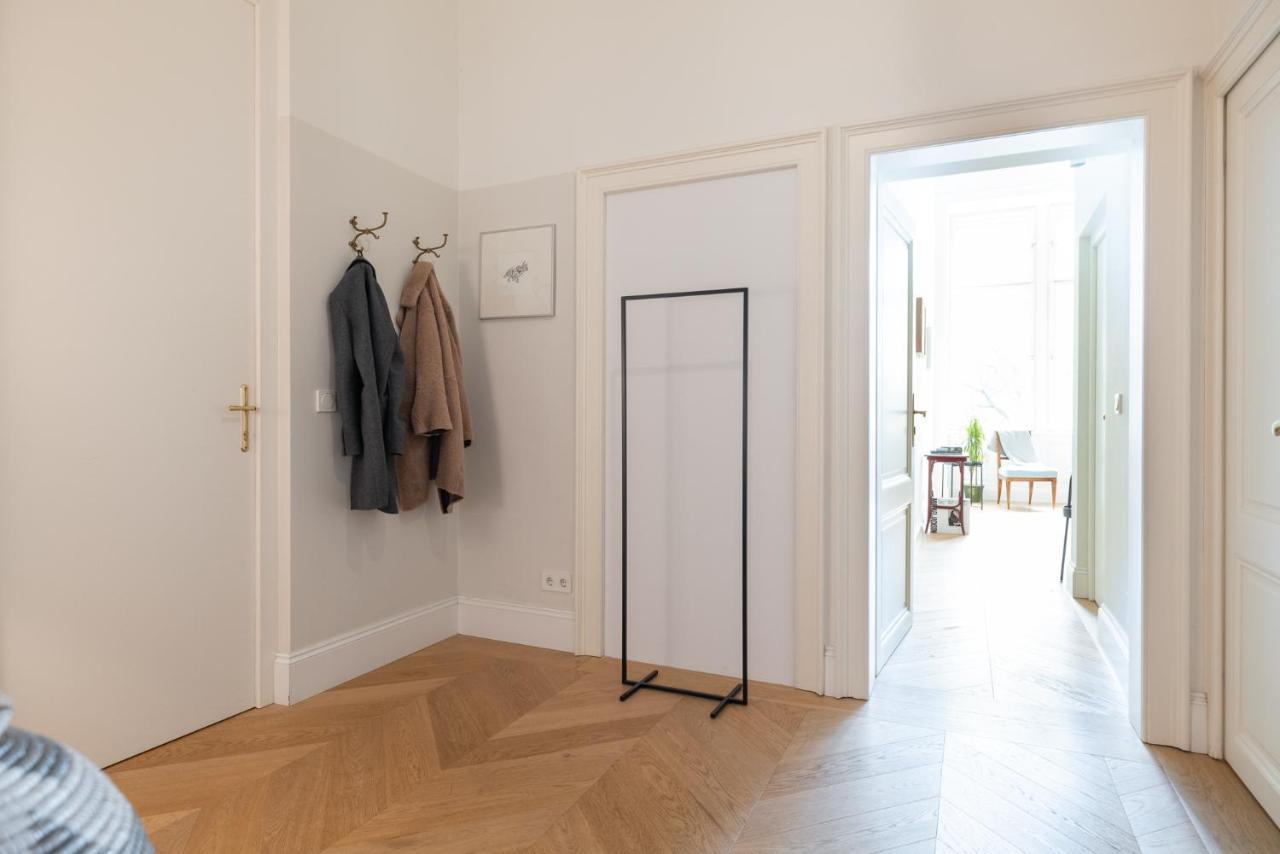Stunning Apartment In City Center Viena Exterior foto