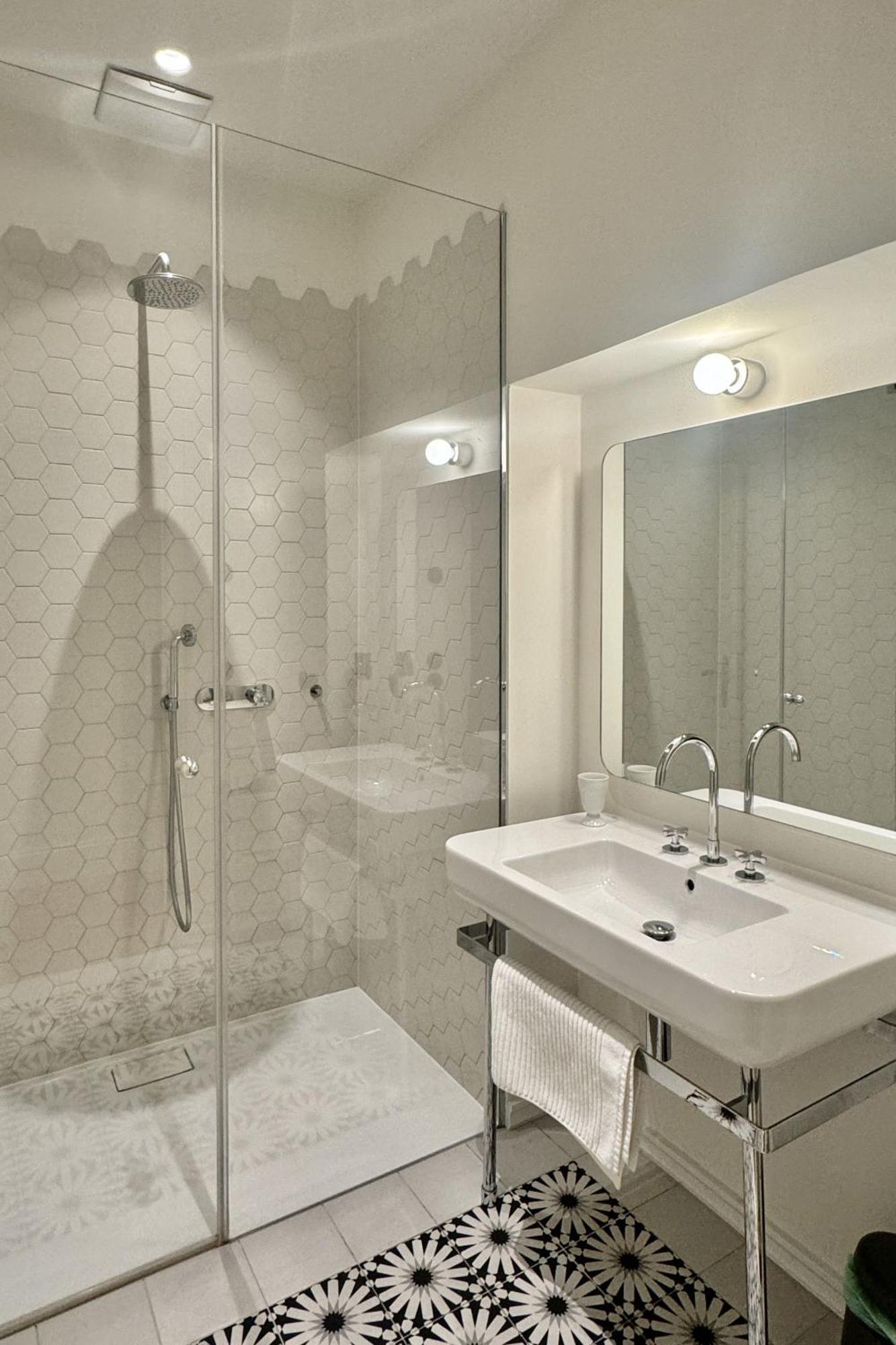 Stunning Apartment In City Center Viena Exterior foto